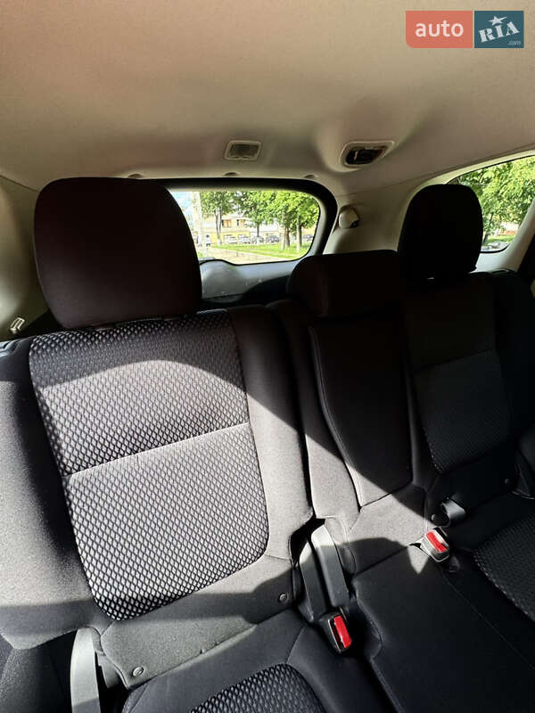 Позашляховик / Кросовер Mitsubishi Outlander 2016 в Харкові