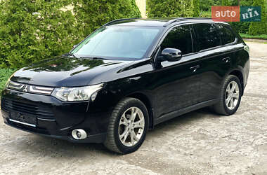 Внедорожник / Кроссовер Mitsubishi Outlander 2013 в 