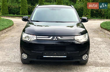 Внедорожник / Кроссовер Mitsubishi Outlander 2013 в 
