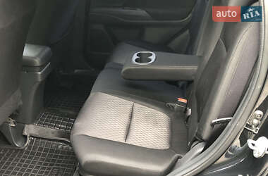 Внедорожник / Кроссовер Mitsubishi Outlander 2013 в 