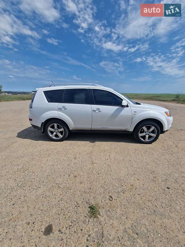 Внедорожник / Кроссовер Mitsubishi Outlander 2008 в 