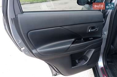 Внедорожник / Кроссовер Mitsubishi Outlander 2018 в 