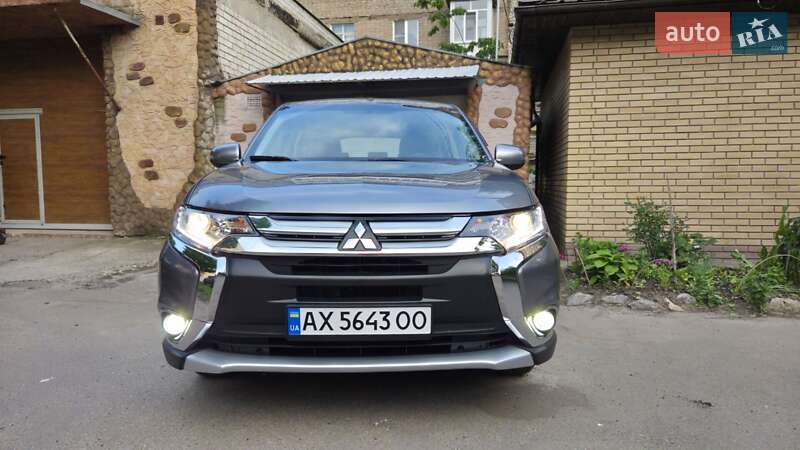 Позашляховик / Кросовер Mitsubishi Outlander 2016 в Харкові