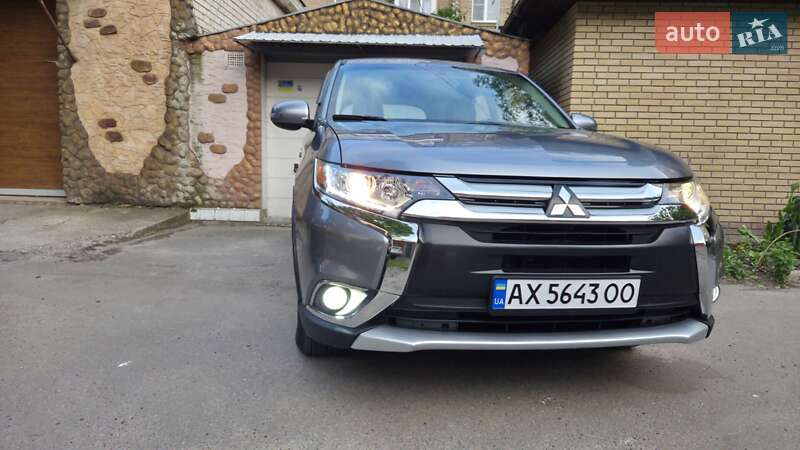 Позашляховик / Кросовер Mitsubishi Outlander 2016 в Харкові