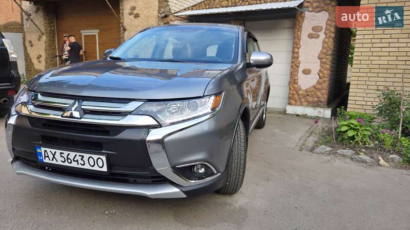 Позашляховик / Кросовер Mitsubishi Outlander 2016 в Харкові