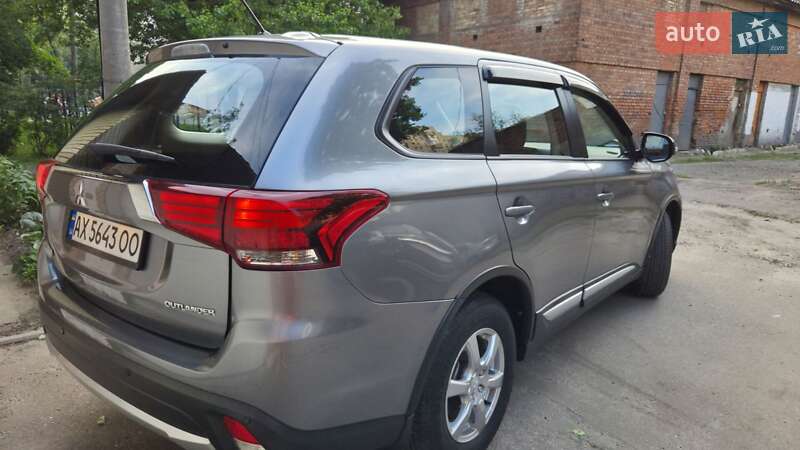 Позашляховик / Кросовер Mitsubishi Outlander 2016 в Харкові