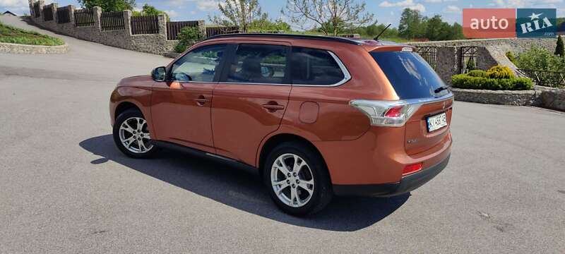 Позашляховик / Кросовер Mitsubishi Outlander 2013 в Погребище