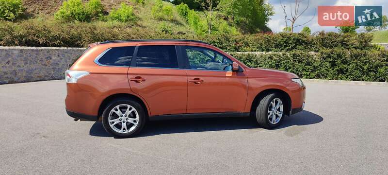 Позашляховик / Кросовер Mitsubishi Outlander 2013 в Погребище