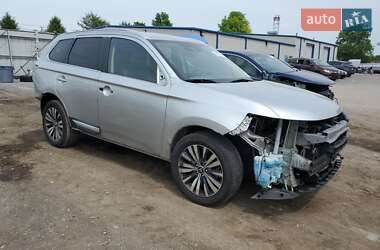 Внедорожник / Кроссовер Mitsubishi Outlander 2020 в 