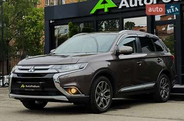 Позашляховик / Кросовер Mitsubishi Outlander 2015 в 