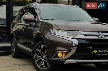 Позашляховик / Кросовер Mitsubishi Outlander 2015 в 