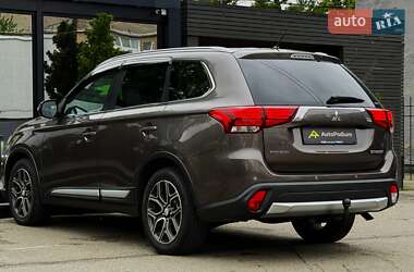 Позашляховик / Кросовер Mitsubishi Outlander 2015 в 