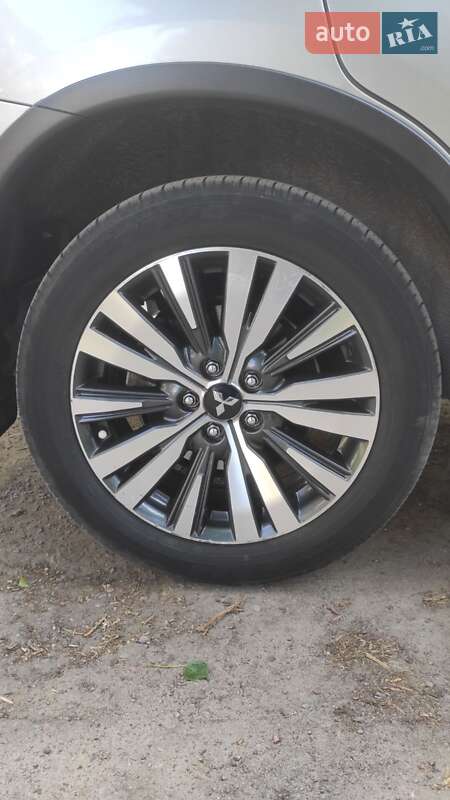Внедорожник / Кроссовер Mitsubishi Outlander 2019 в Черкассах