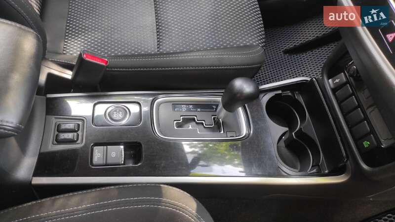Внедорожник / Кроссовер Mitsubishi Outlander 2019 в Черкассах