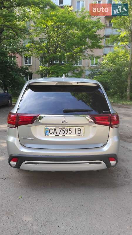 Внедорожник / Кроссовер Mitsubishi Outlander 2019 в Черкассах