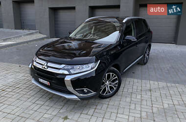 Внедорожник / Кроссовер Mitsubishi Outlander 2016 в Ивано-Франковске