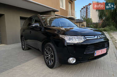 Позашляховик / Кросовер Mitsubishi Outlander 2013 в 