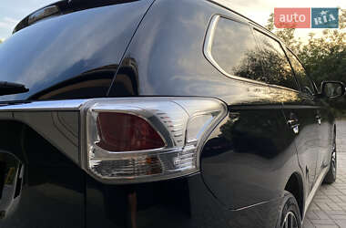 Позашляховик / Кросовер Mitsubishi Outlander 2013 в 