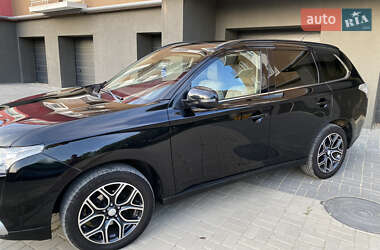 Позашляховик / Кросовер Mitsubishi Outlander 2013 в 