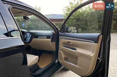 Позашляховик / Кросовер Mitsubishi Outlander 2013 в 
