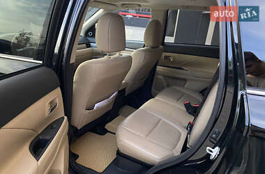 Позашляховик / Кросовер Mitsubishi Outlander 2013 в 