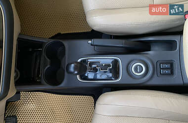Позашляховик / Кросовер Mitsubishi Outlander 2013 в 