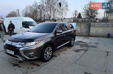 Внедорожник / Кроссовер Mitsubishi Outlander 2019 в 