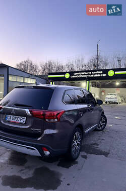 Внедорожник / Кроссовер Mitsubishi Outlander 2019 в 