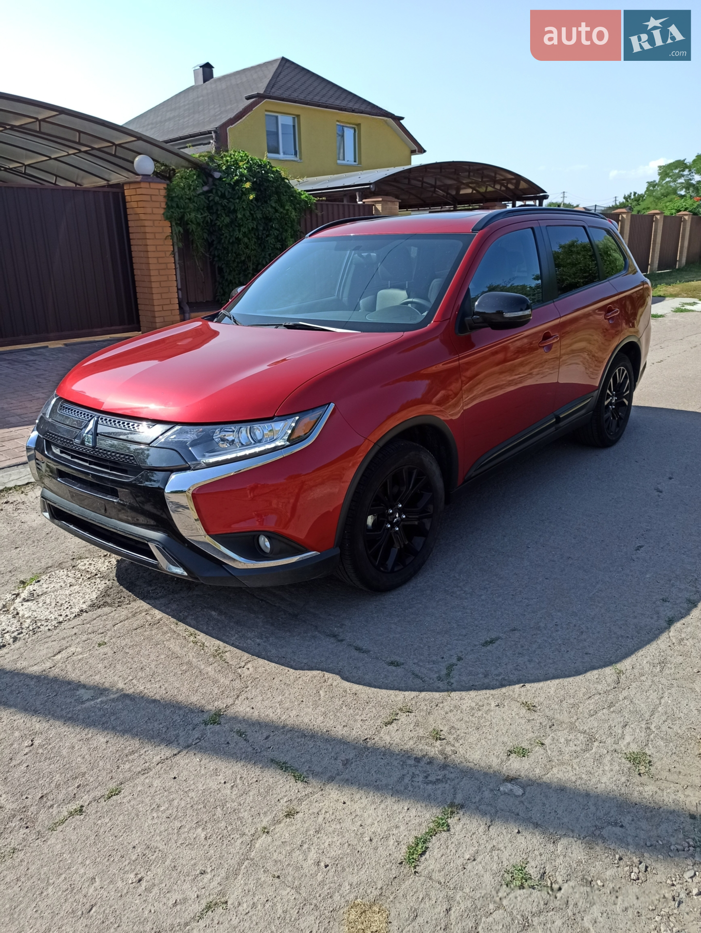 2018 Mitsubishi Outlander - фото 1