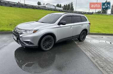 Внедорожник / Кроссовер Mitsubishi Outlander 2020 в 
