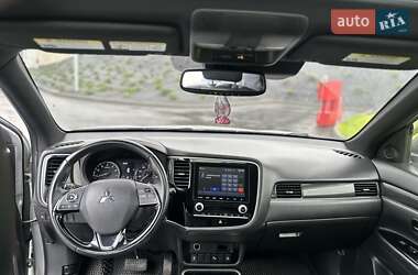 Внедорожник / Кроссовер Mitsubishi Outlander 2020 в 