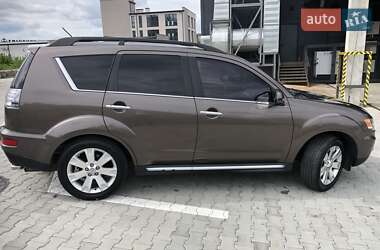 Внедорожник / Кроссовер Mitsubishi Outlander 2011 в 