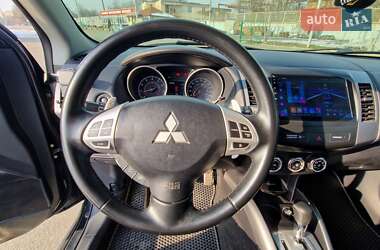 Внедорожник / Кроссовер Mitsubishi Outlander 2010 в 