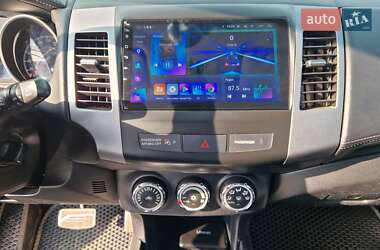 Внедорожник / Кроссовер Mitsubishi Outlander 2010 в 