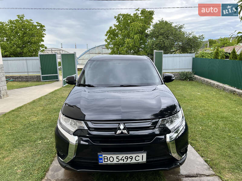 Внедорожник / Кроссовер Mitsubishi Outlander 2015 в Тернополе