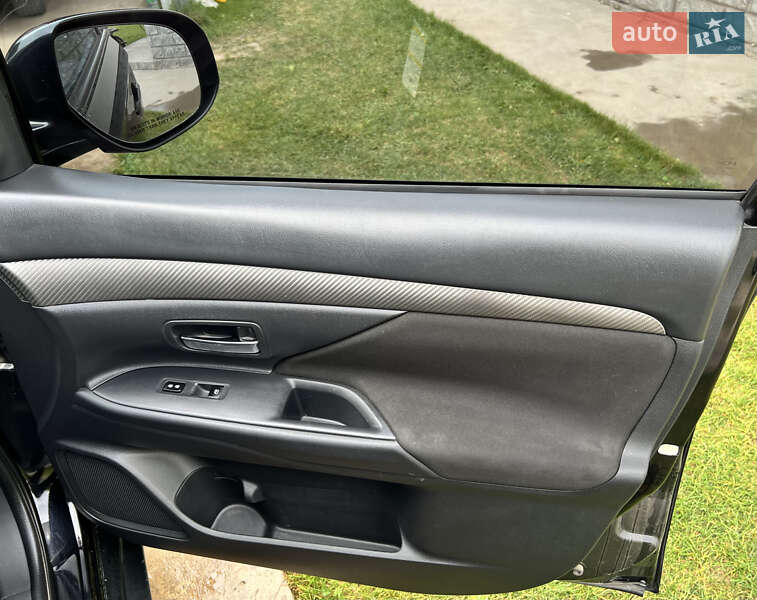 Внедорожник / Кроссовер Mitsubishi Outlander 2015 в Тернополе