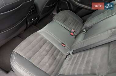 Позашляховик / Кросовер Mitsubishi Outlander 2022 в 