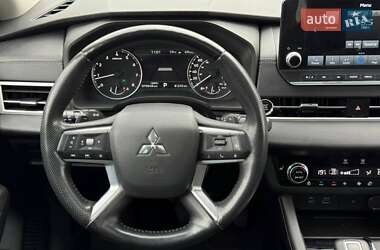 Позашляховик / Кросовер Mitsubishi Outlander 2022 в 