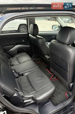 Внедорожник / Кроссовер Mitsubishi Outlander 2012 в 