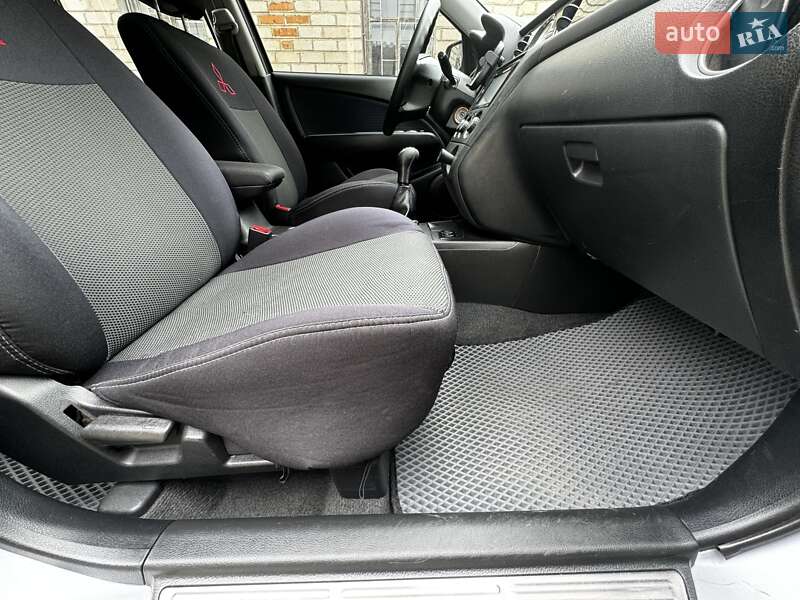 Внедорожник / Кроссовер Mitsubishi Outlander 2008 в Харькове фото 18 Внедорожник / Кроссовер Mitsubishi Outlander 2008 в Харькове