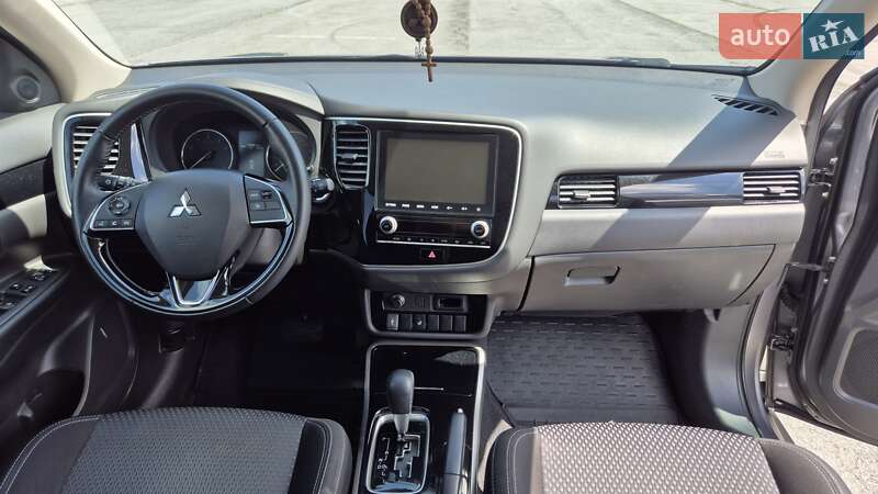 Позашляховик / Кросовер Mitsubishi Outlander 2021 в Запоріжжі