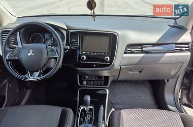 Позашляховик / Кросовер Mitsubishi Outlander 2021 в 