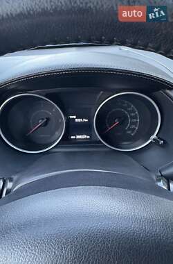 Внедорожник / Кроссовер Mitsubishi Outlander 2012 в 