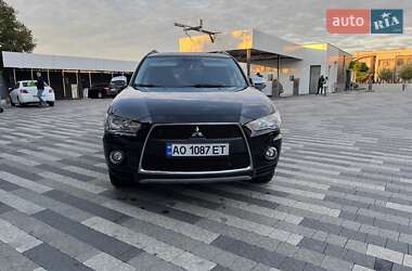 Внедорожник / Кроссовер Mitsubishi Outlander 2012 в 