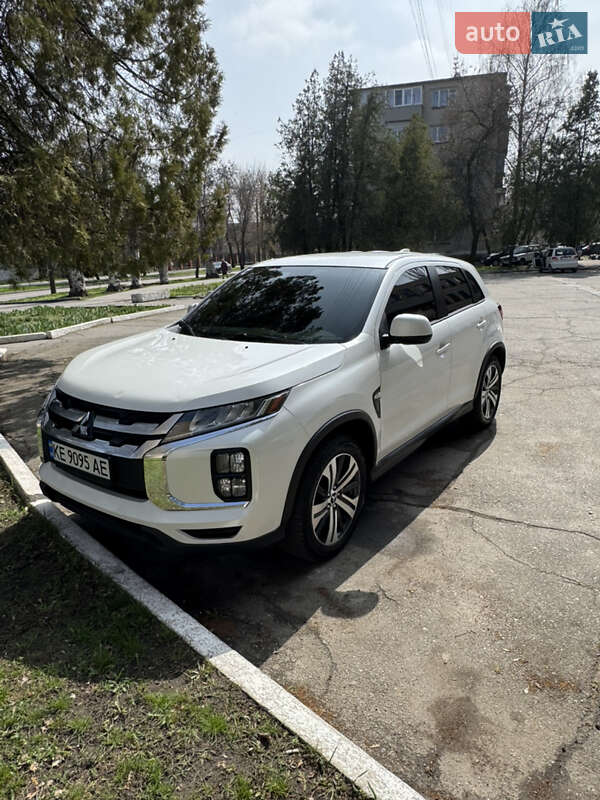 Внедорожник / Кроссовер Mitsubishi Outlander 2020 в 