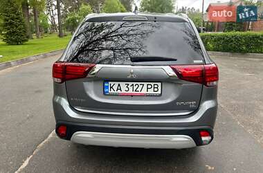 Внедорожник / Кроссовер Mitsubishi Outlander 2018 в 
