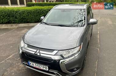 Внедорожник / Кроссовер Mitsubishi Outlander 2018 в 