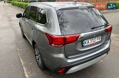 Внедорожник / Кроссовер Mitsubishi Outlander 2018 в 