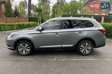 Внедорожник / Кроссовер Mitsubishi Outlander 2018 в 