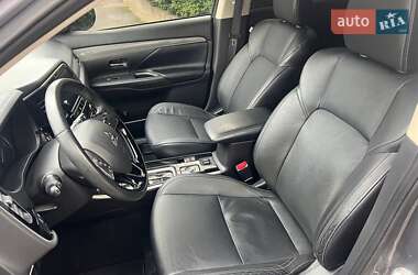 Внедорожник / Кроссовер Mitsubishi Outlander 2018 в 